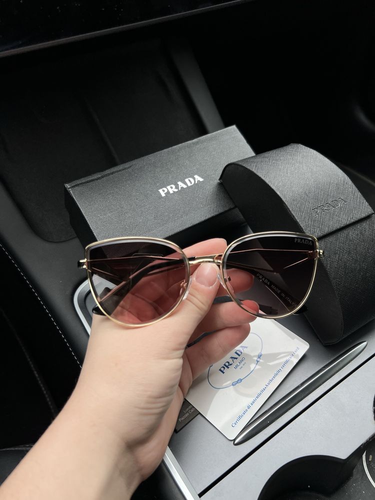 Жіночі окуляри Prada