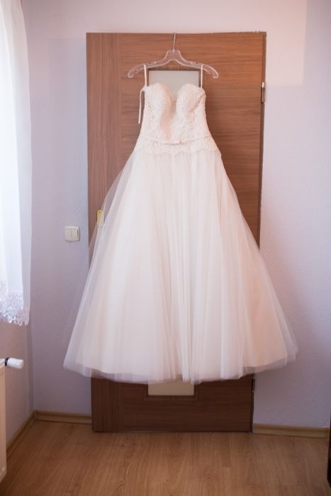 Suknia ślubna beżowa