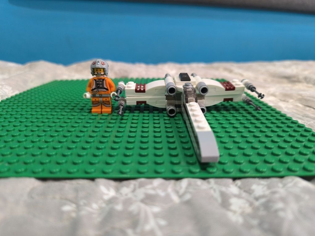 LEGO pilot X-wing + statek X-wing mini