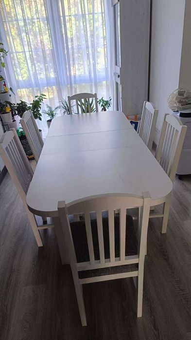 Stół jadalniany bez krzeseł