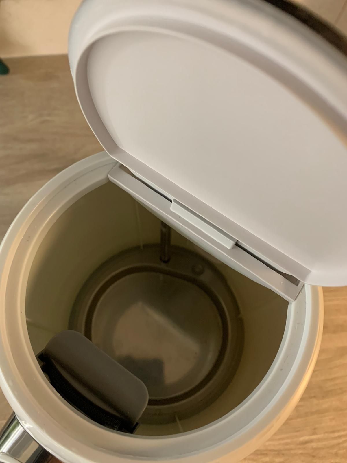 Stylowy biały Czajnik elektryczny Breville