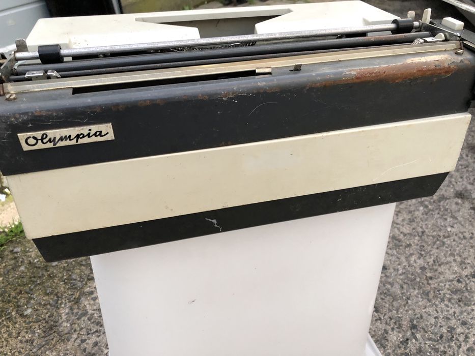 Maquina Escrever Olympia  Vintage