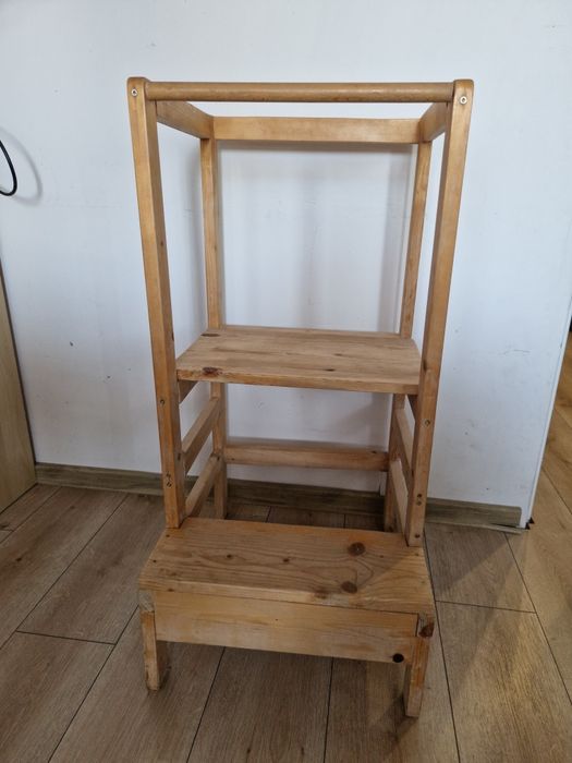 Pomocnik kuchenny jak kitchen helper podest dla dziecka