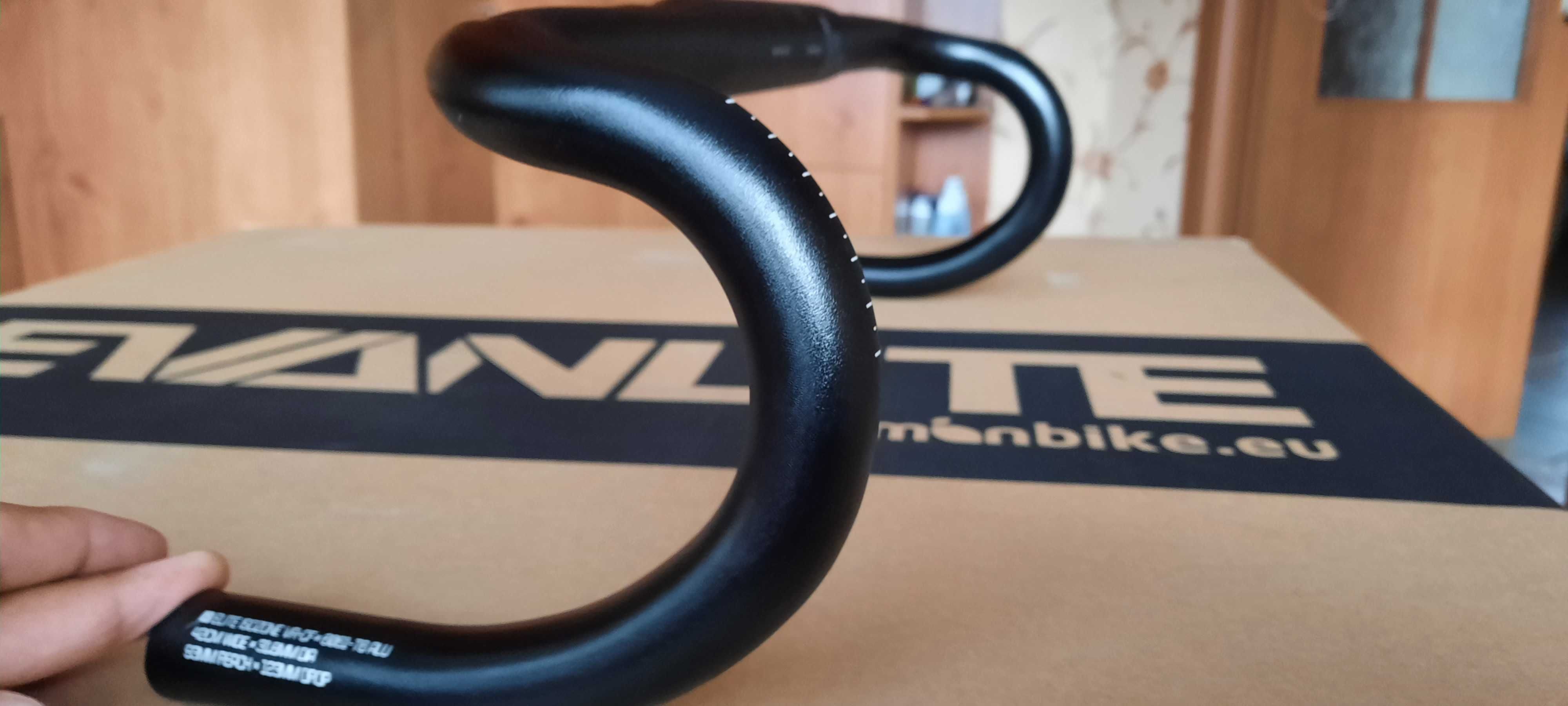 Kierownica szosowa Bontrager Elite IsoZone VR-CF  420mm