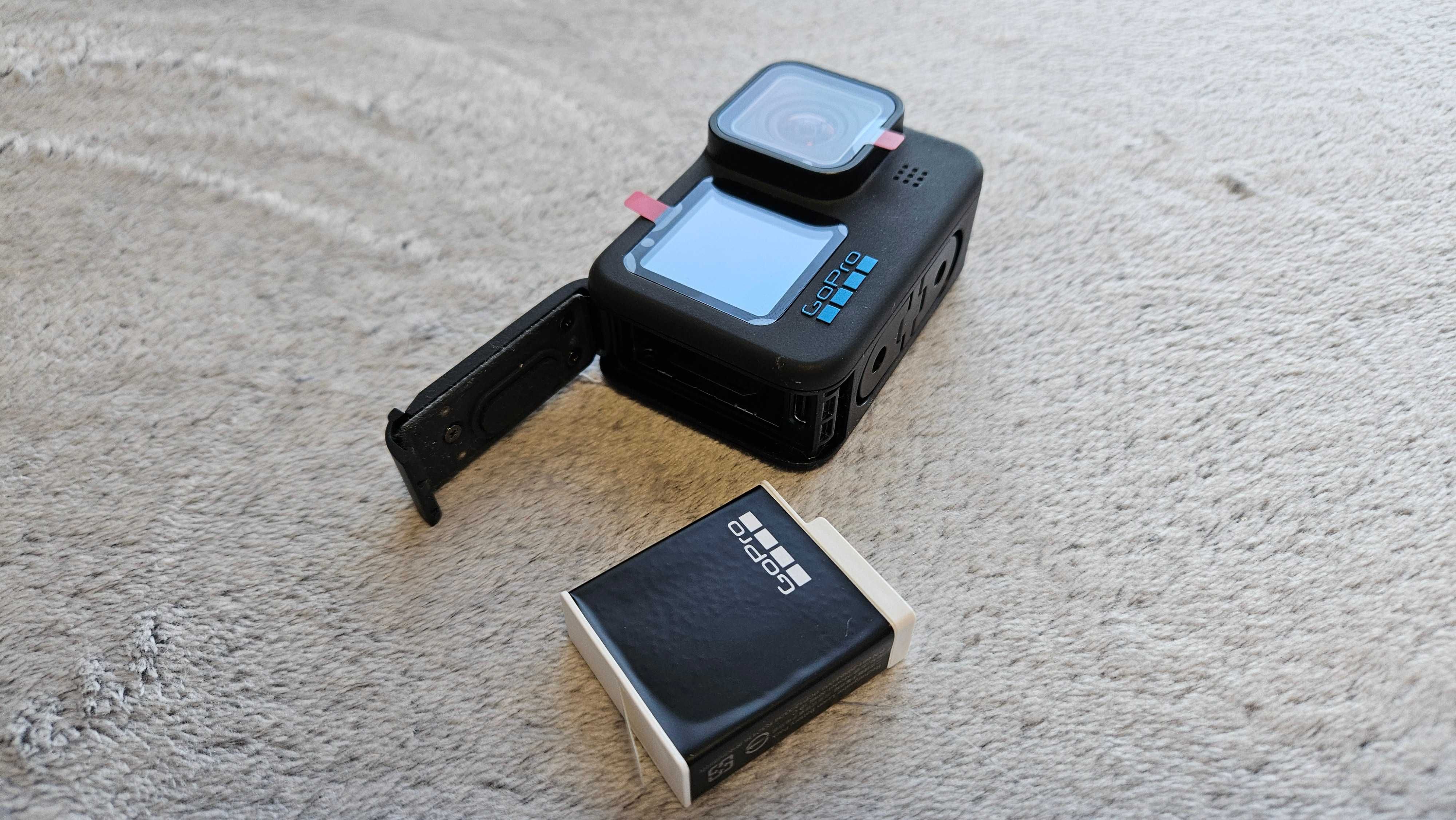 Екшн-камера GoPro HERO11 Black в стані нової та Kingston 128gb