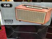 Coluna de som tem rádio