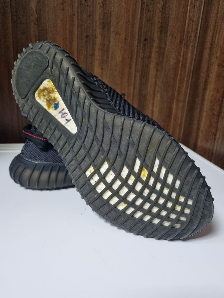 Продам кросівки 42