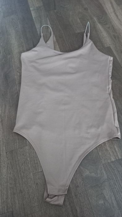 Cieliste body cienkie ramiączka lekko wycięte plecy