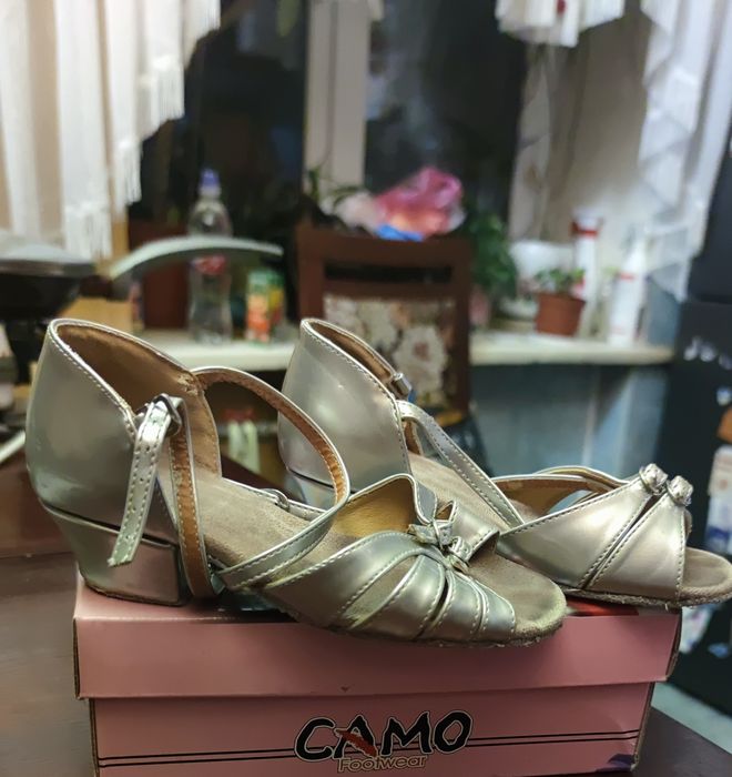 Туфлі дитячі для танців