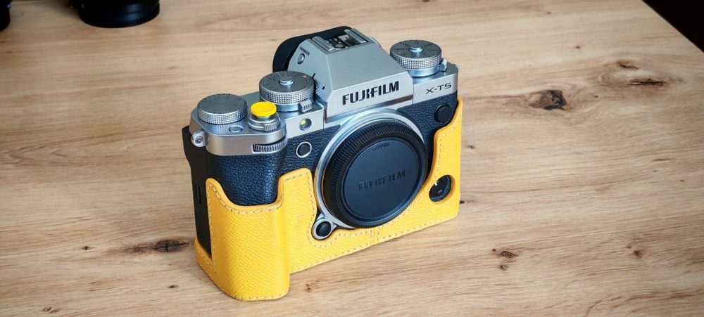 Fujifilm XT5 Fuji XT-5 dodatkowy grip, 3 oryginalne akumulatory