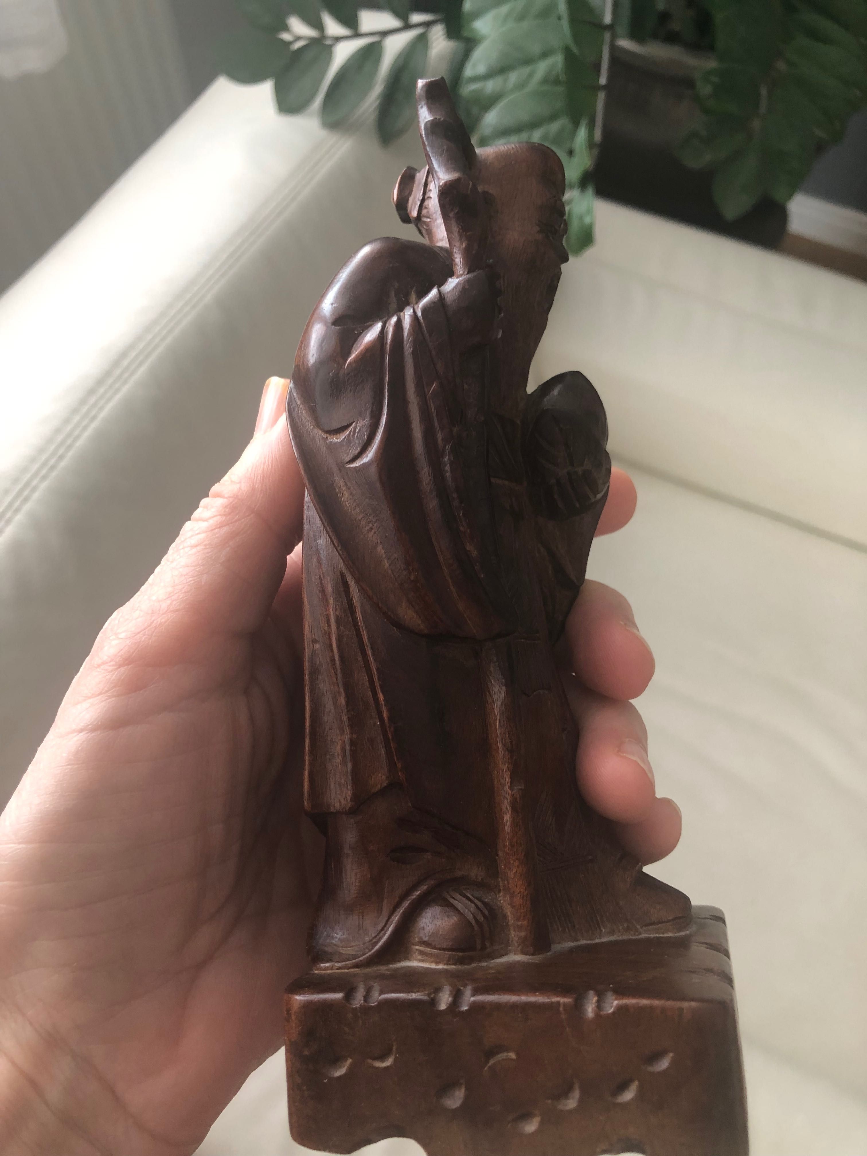 Figurka rzeźba Konfucjusz drewno