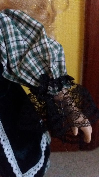 Boneca de porcalana. Dama antiga