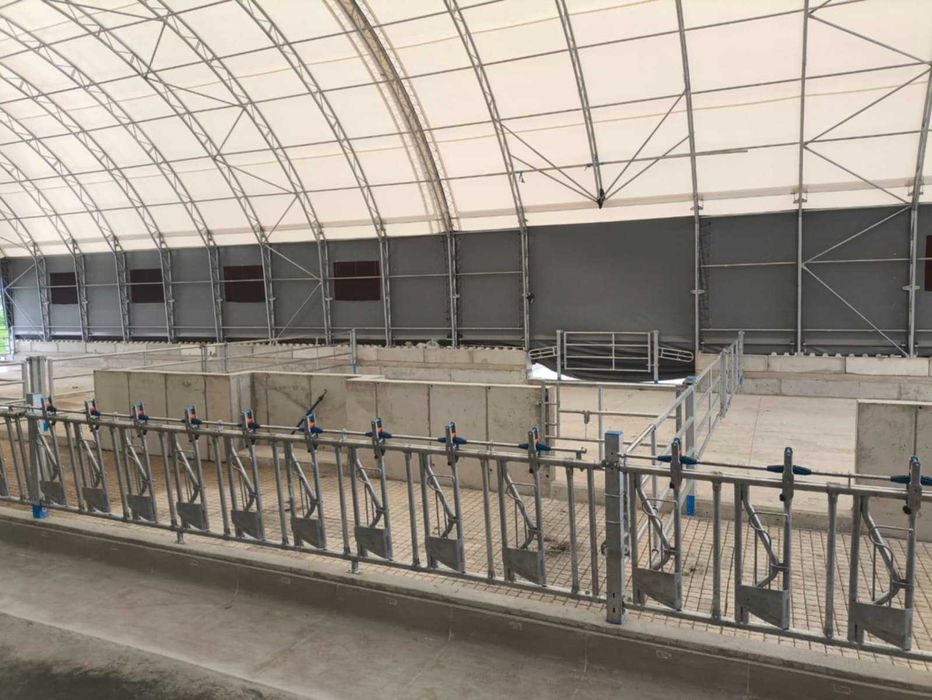 Wygrodzenia dla bydła. Wyposażenie obory, namiotu. Agrafki.