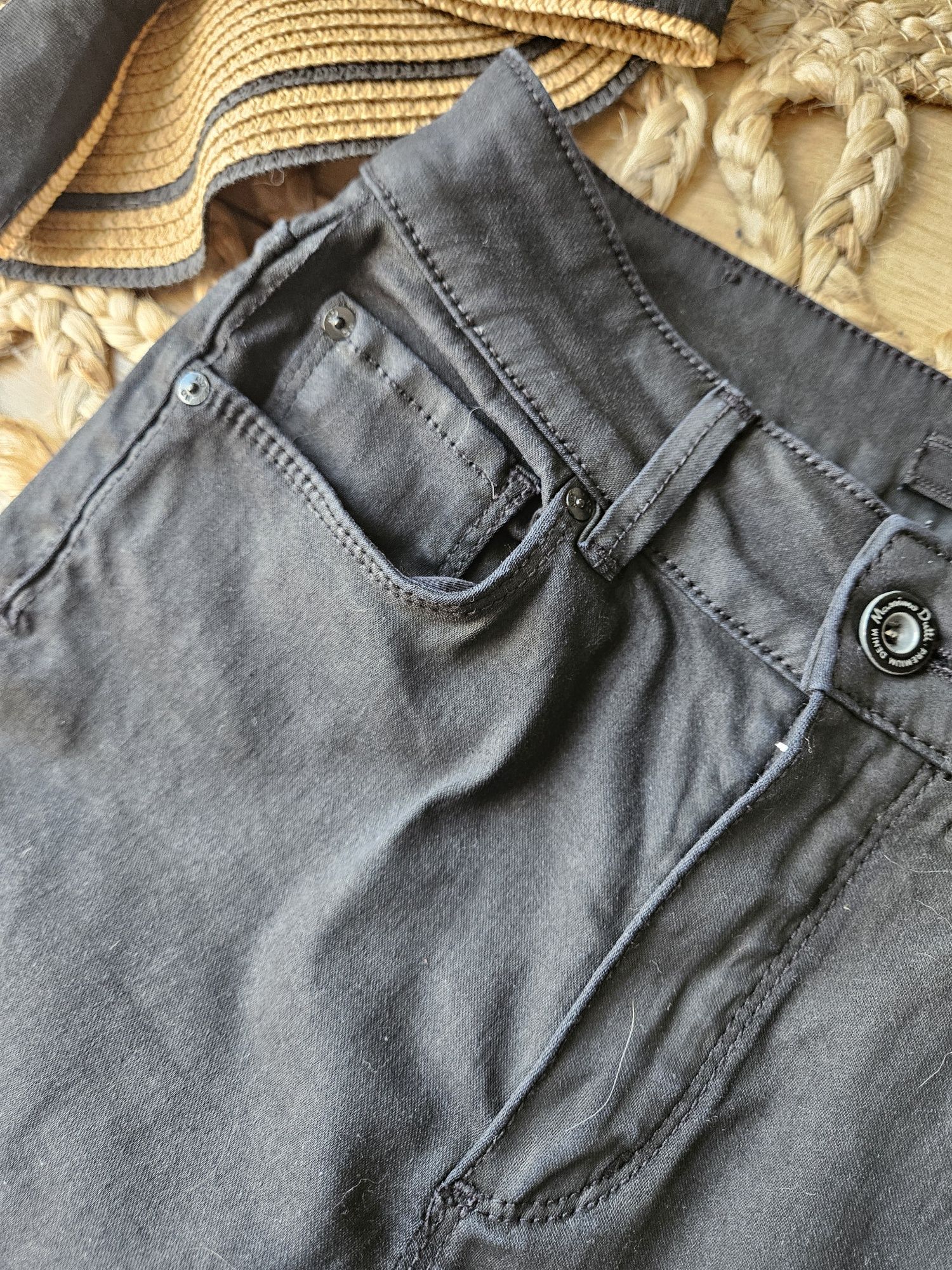 Massimo Dutti – czarne spodnie damskie  woskowane rurki proste XS c