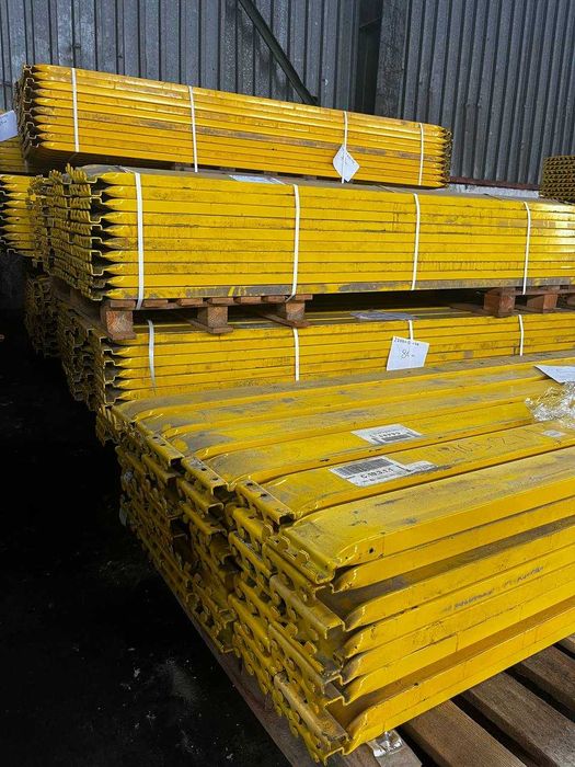 Стелажі складські б/у: вигідно та надійно.