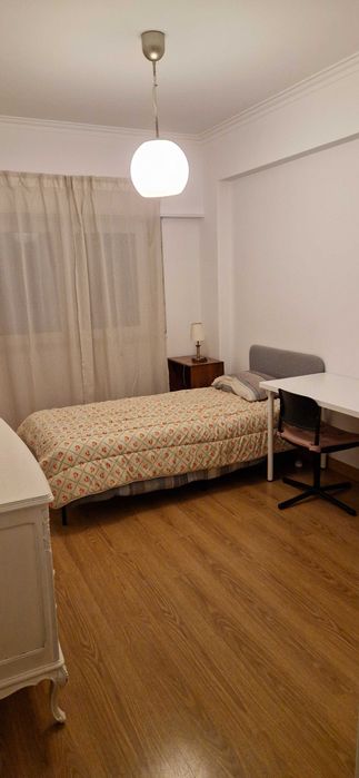 Quarto individual no Infantado, Loures