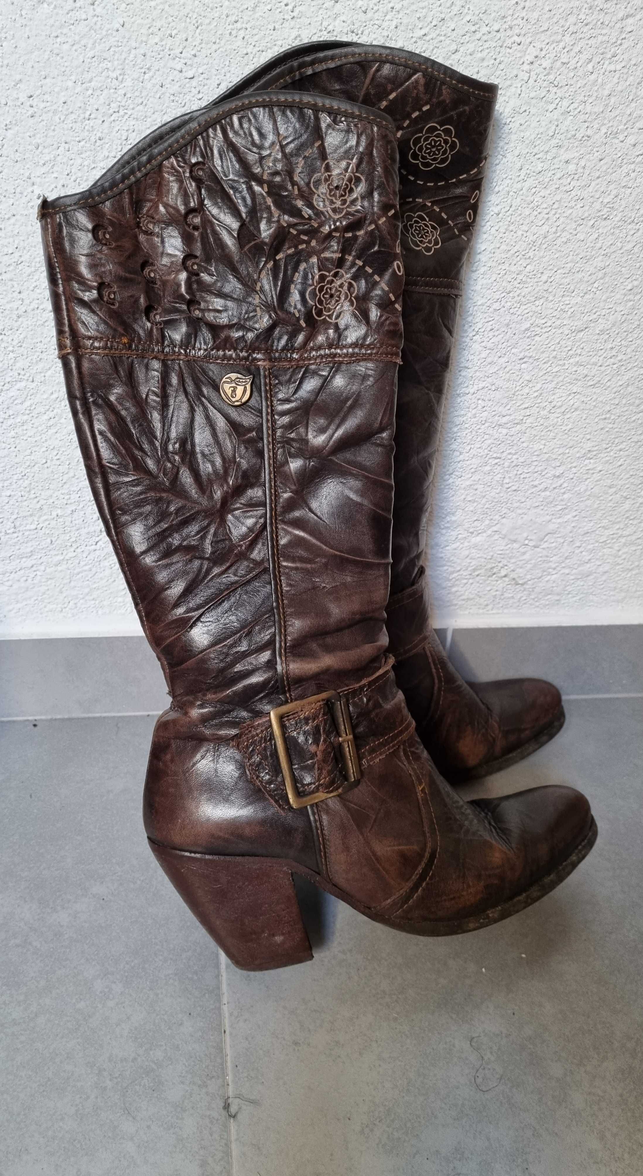 Vendo botas castanhas estilo Cowboy N.36