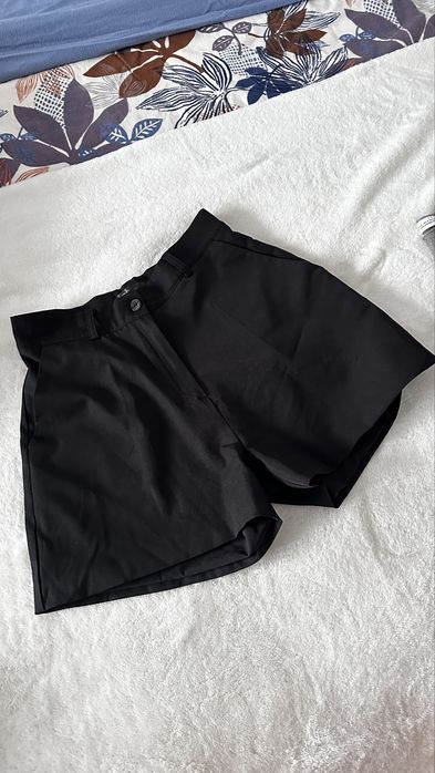 Шорти /спілниця  чонні та сірі