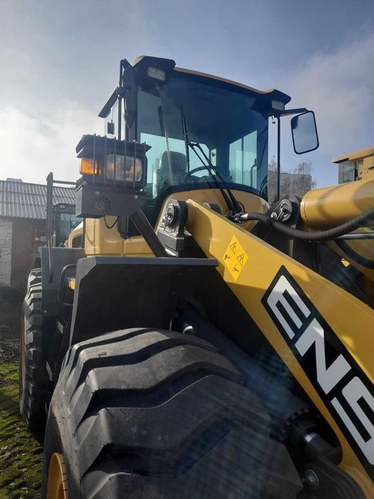 Фронтальний навантажувач Ensign YX 656 premium