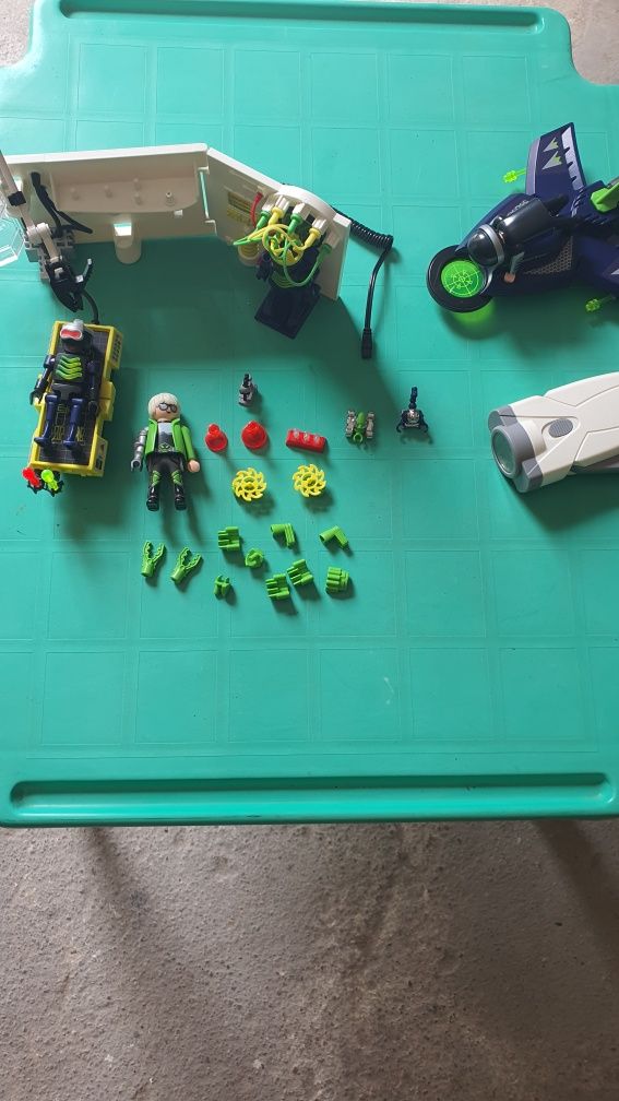 Playmobil laboratorium.