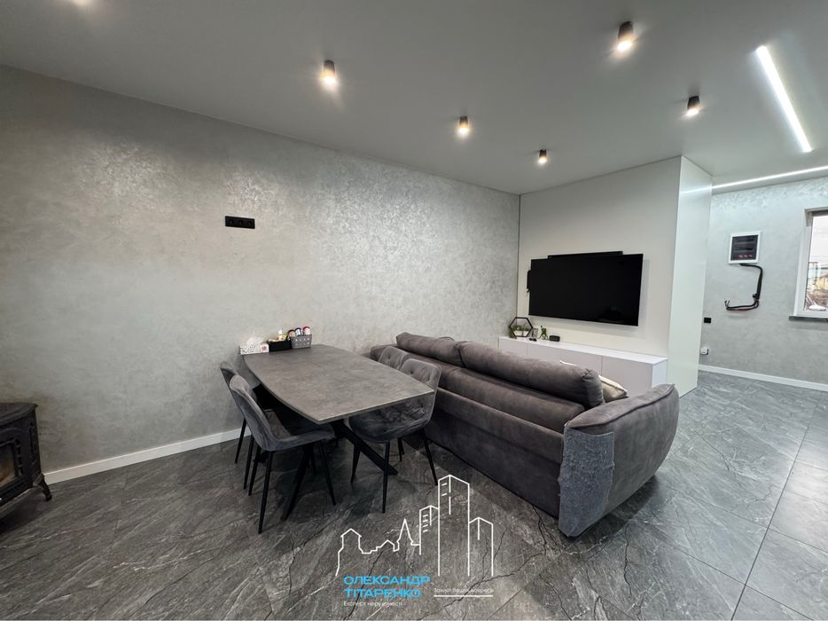 Сучасний котедж з ремонтом на МІКРОРАЙОНІ