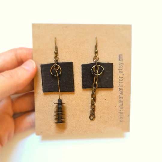 Brincos grunge assimétricos