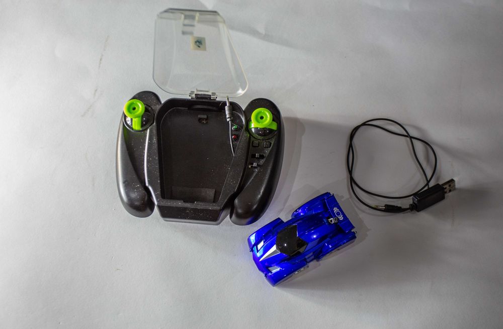 CARRINHO flutuante e cola na parede 2€