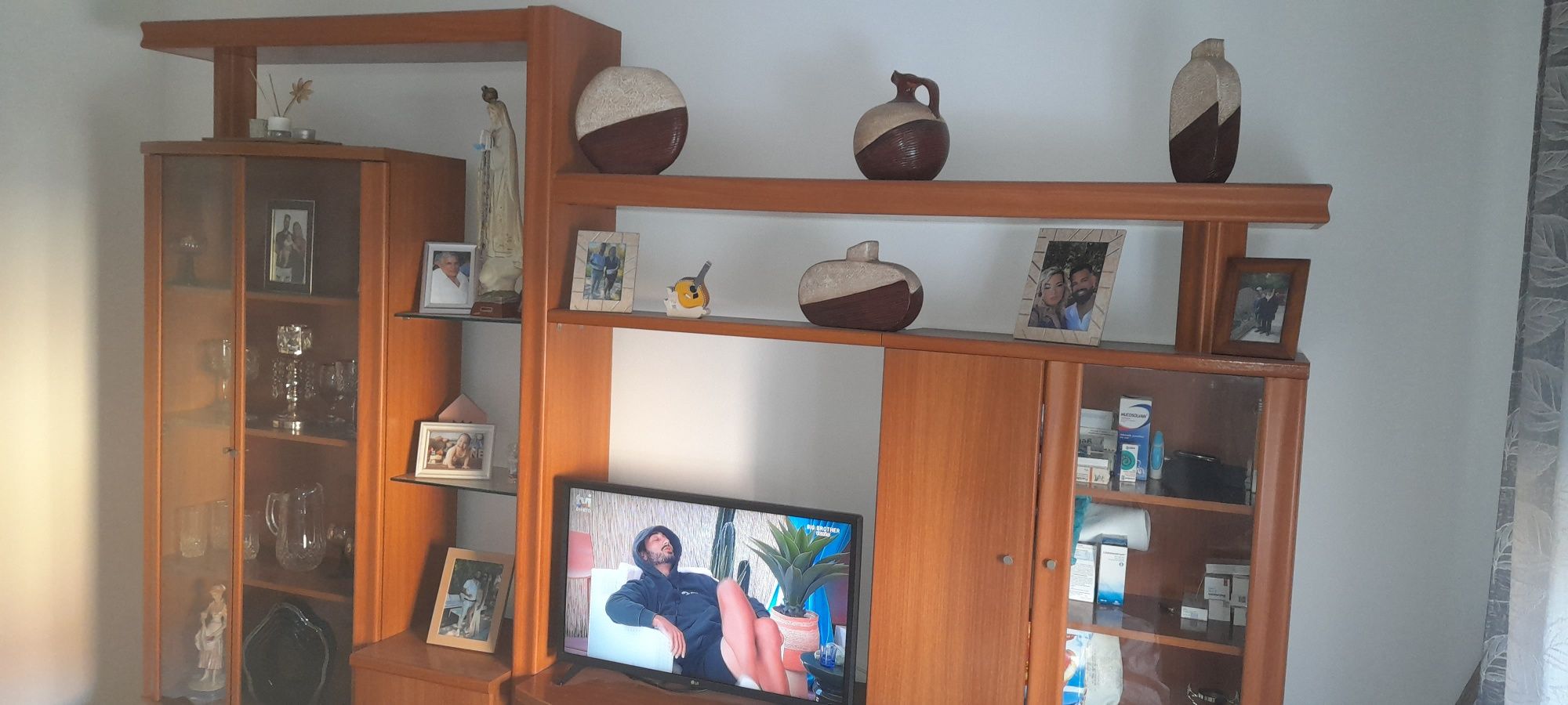 Mobília de sala em pinho mel
