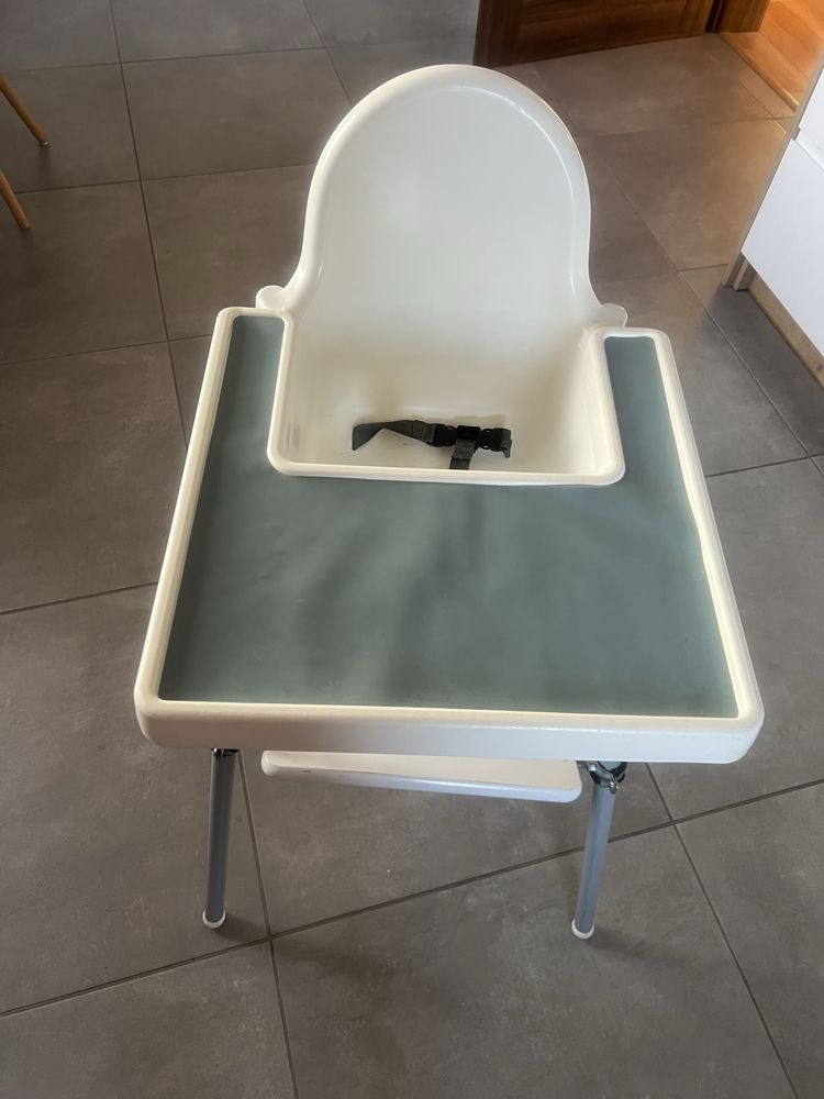 Krzeselko do karmienia ikea z podnozkiem