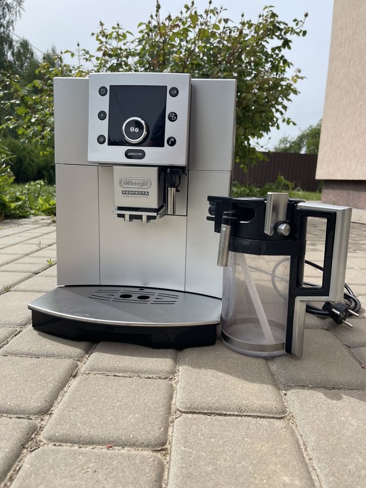 Кавомашина Delonghi Perfecta Cappuccino ESAM5550 S