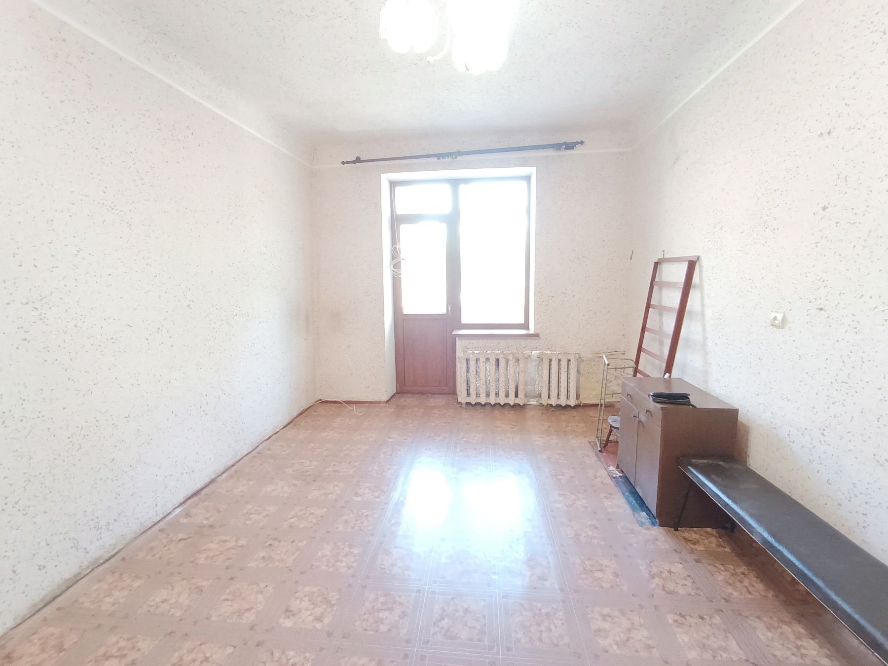 Продам 3 -х ком.кв в центре города на 97 -м квартале ул. Костенко 15