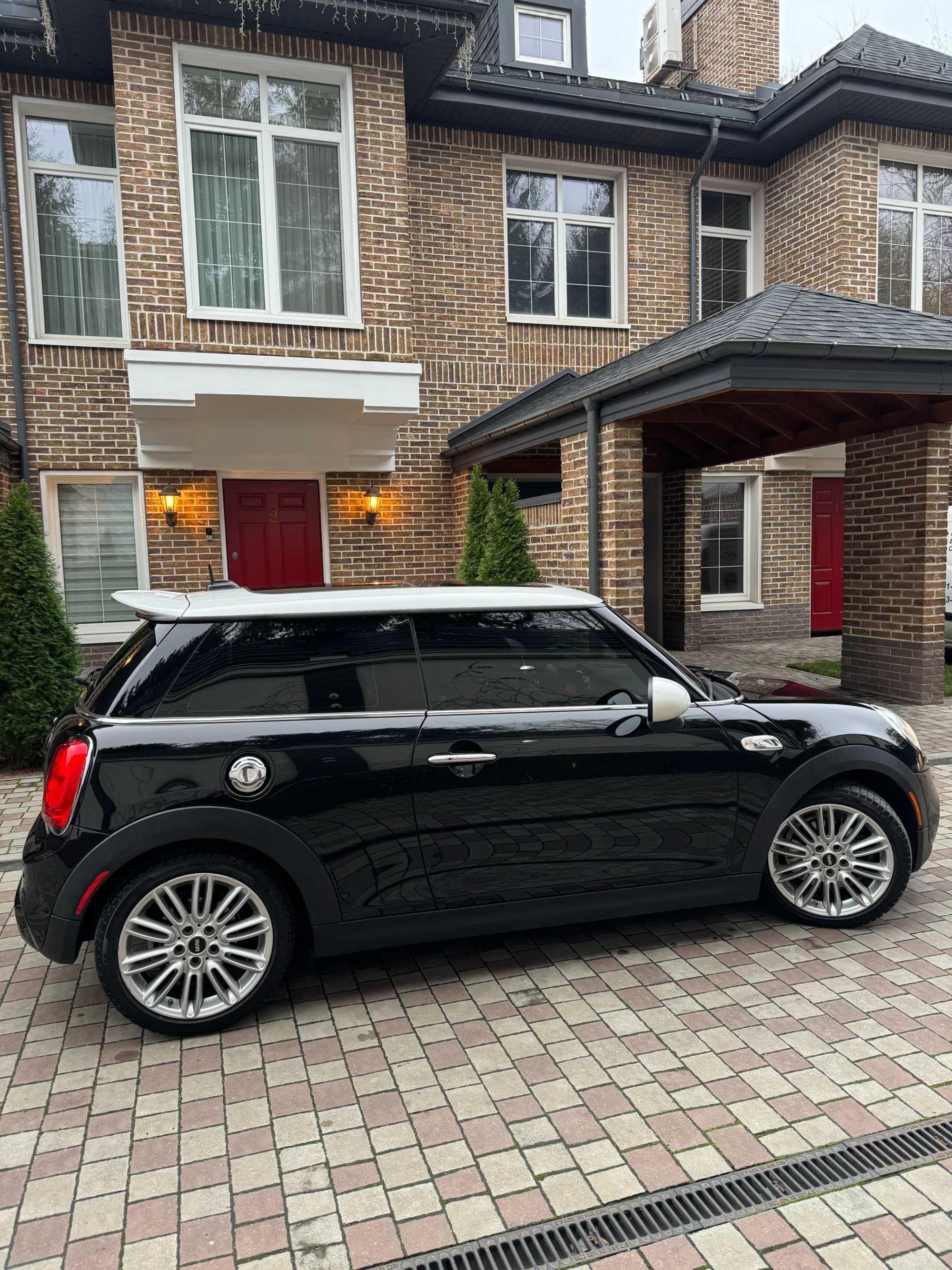 MINI Cooper S 2016, 2-літровий турбований двигун, шкіряний салон.