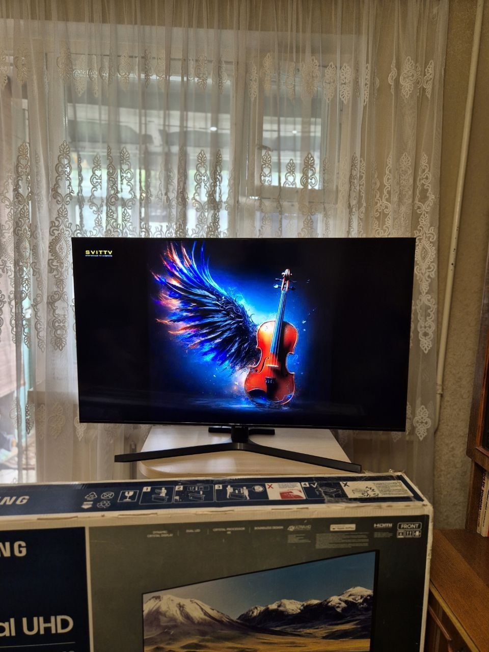 SAMSUNG 50" Crystal 4K UHD HDR10 Wi-Fi Smart Tv.