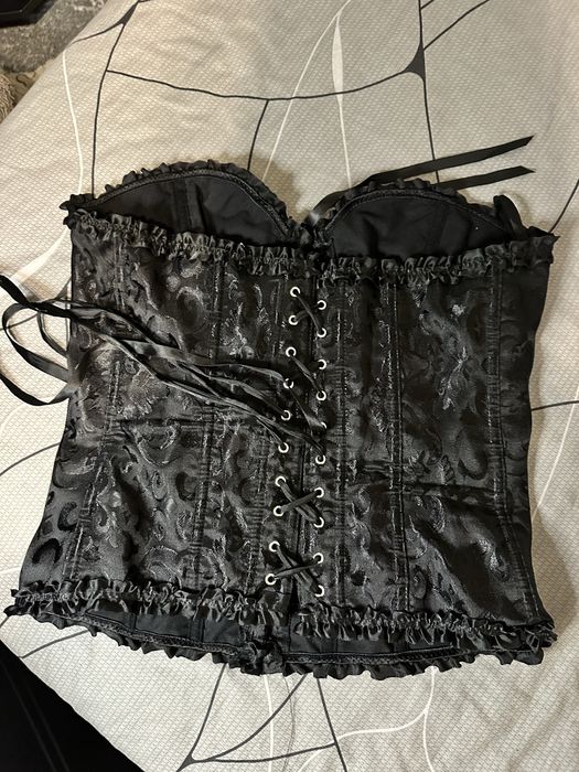 Корсет білий и чорний листайте