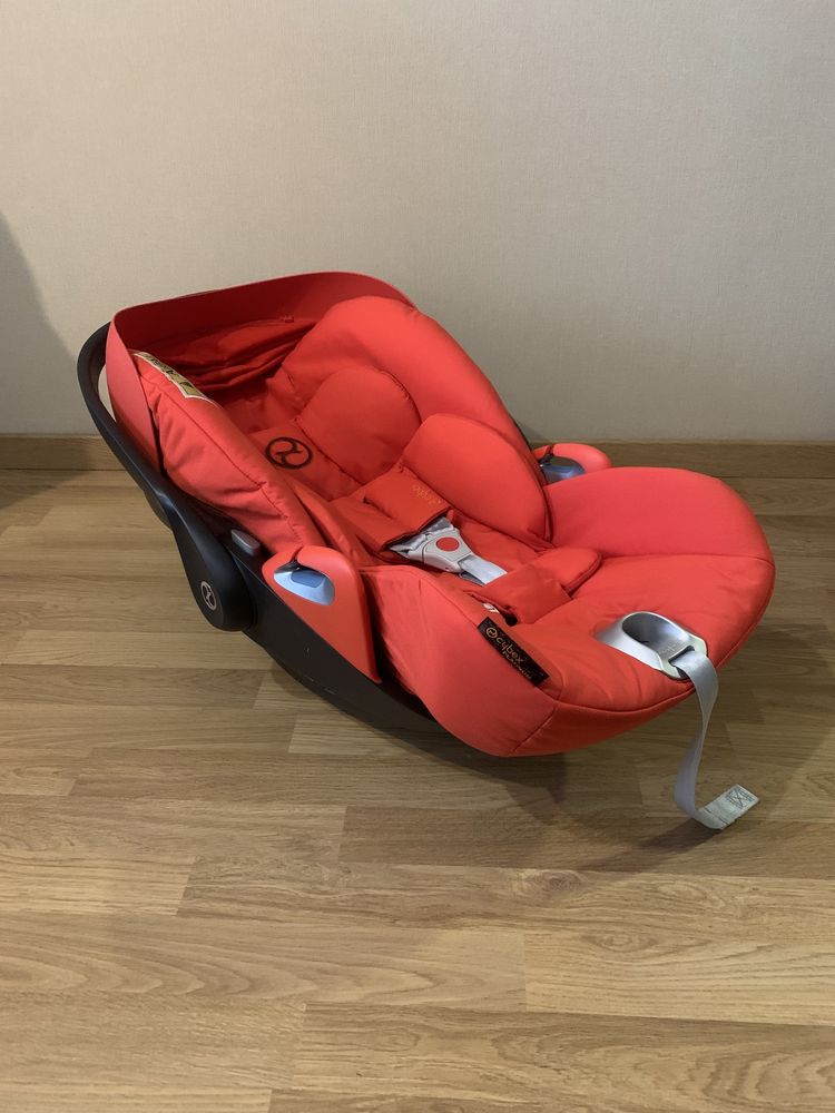 Нове автокрісло cybex cloud Z Червоне Сайбекс