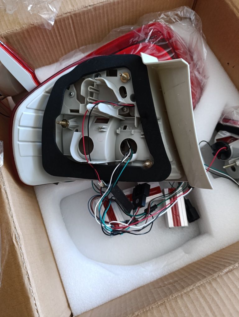 Farolins traseiros LED BMW Série 3 (E90) – Novos, nunca usados