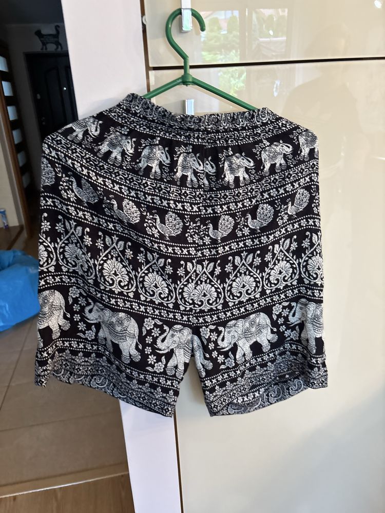 Krótkie spodenki z kieszeniami XL wzór styl boho