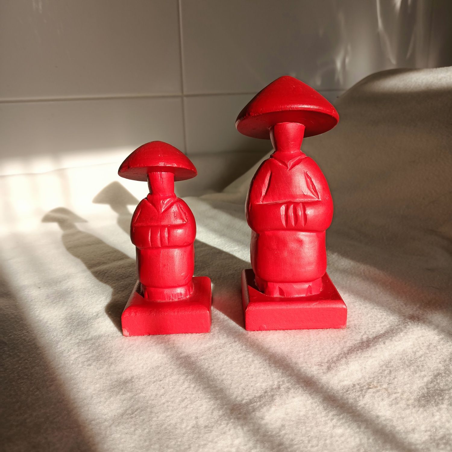 Figurki drewniane czerwone
