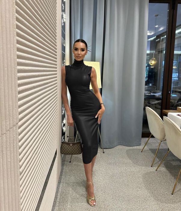 Неймовірна сукня з еко шкіри у довжині міді