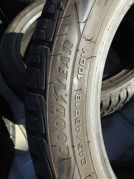 2x GOODYEAR ULTRA Grip Performance+ 245/45r18 100V 21rok 2x7,5mm