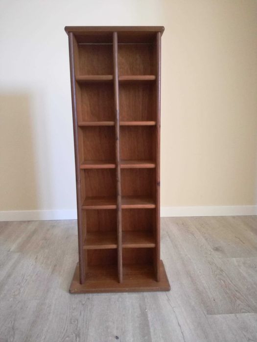 Móvel de madeira para cd's