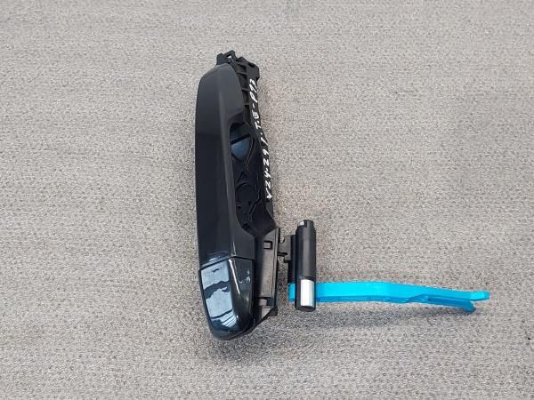 Puxador porta trás esquerdo TOYOTA Yaris (_P13_)