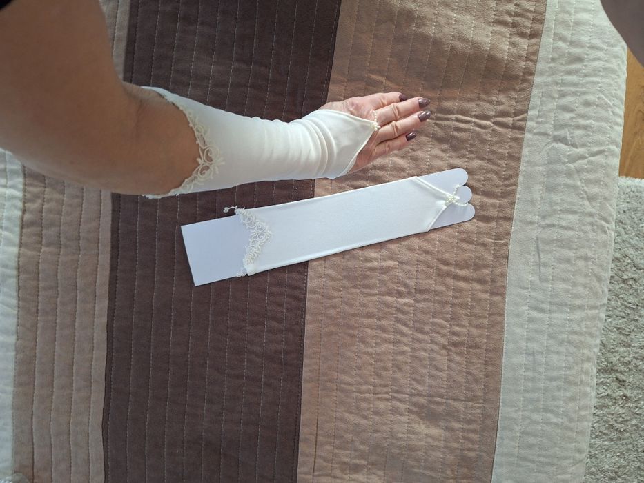 Rękawiczki ślubne w kolorze ecru