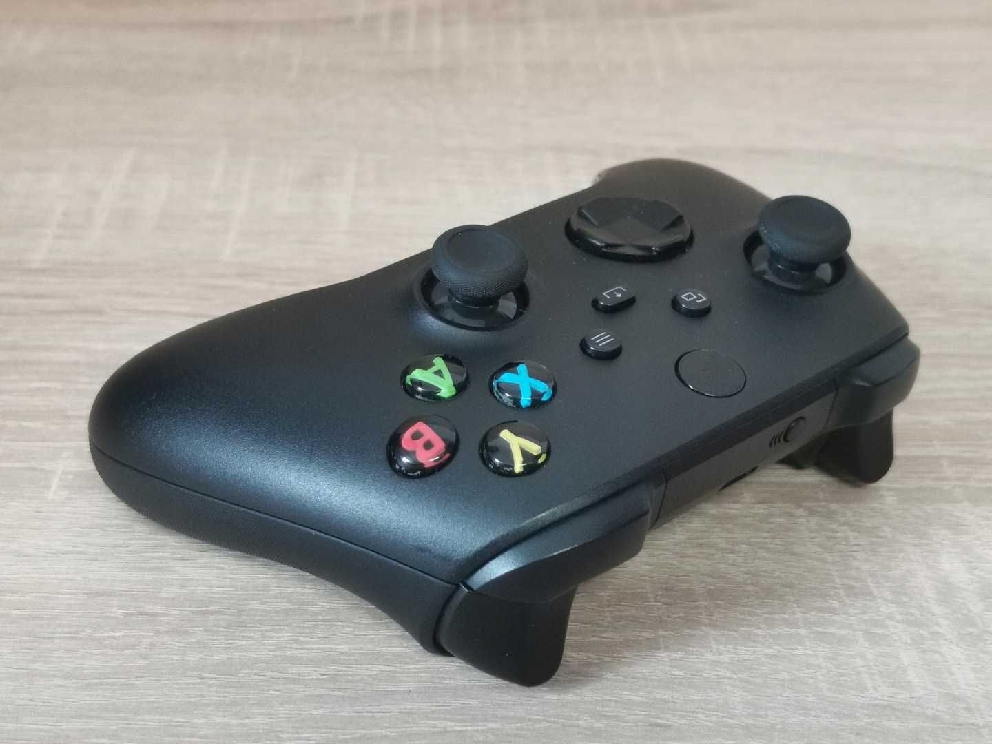 Konsola Xbox Series X 1TB + pad czarna Półroczna Lepsza niż PS5