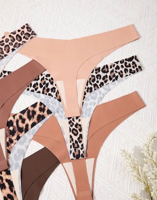 Набір безшовних трусиків стрінги