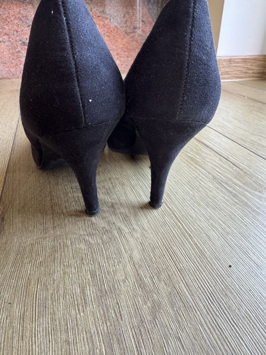 Szpilki czarne zamszowe