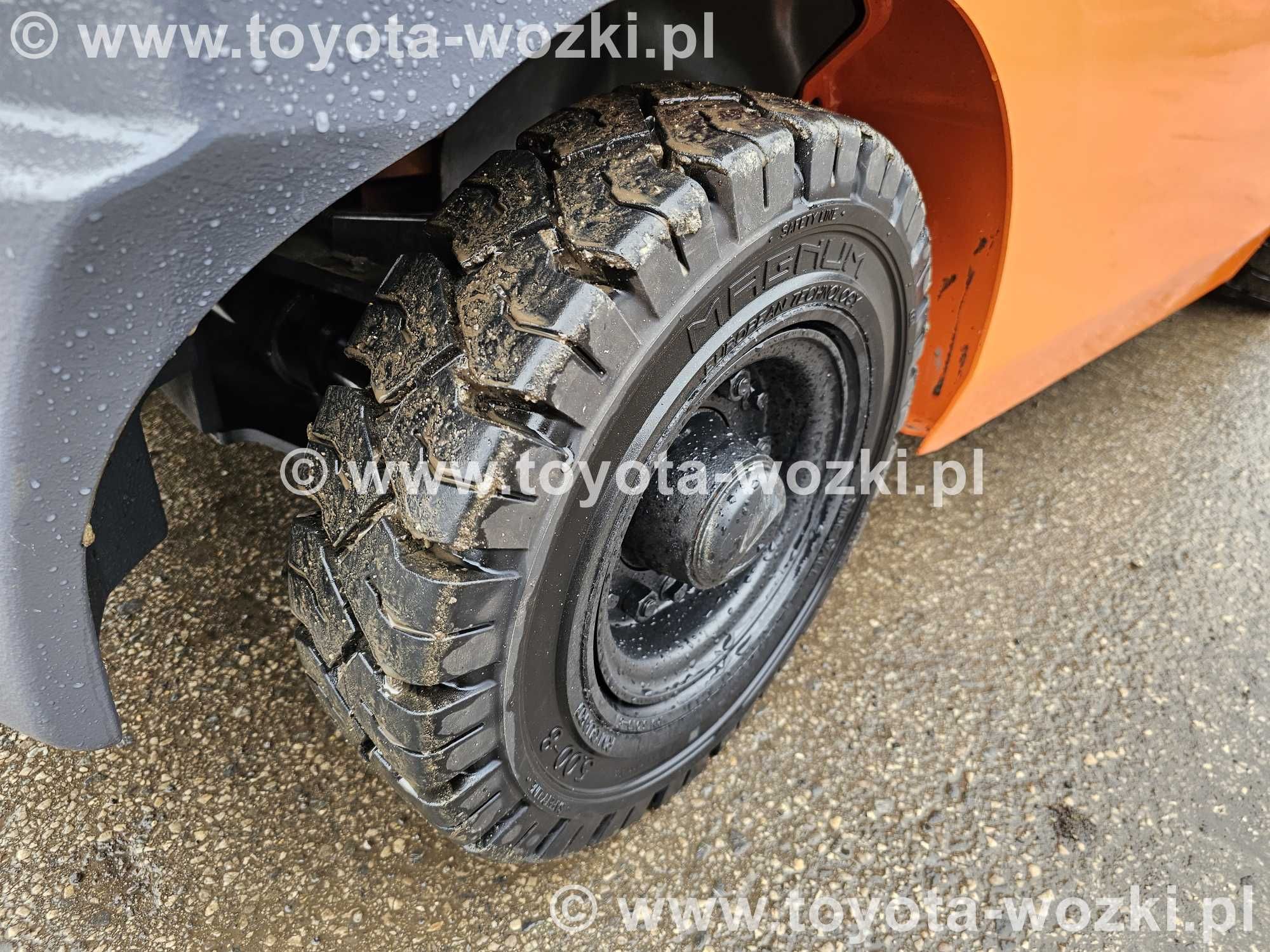 Wózek widłowy TOYOTA 8FGF18 wolny skok, 4-ta sekcja 8FG18 widlak Linde