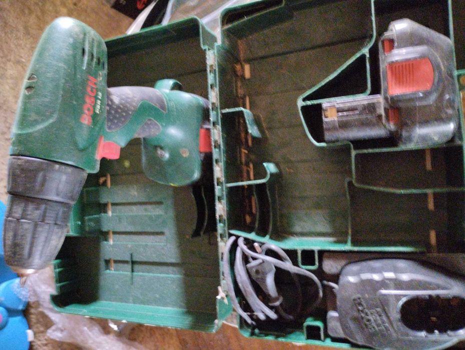 Aparafuradora/Berbequim Bosch a bateria