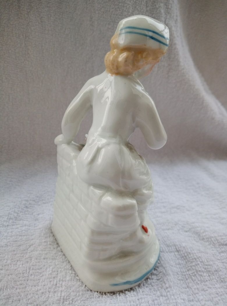 Porcelanowa figurka kobieta