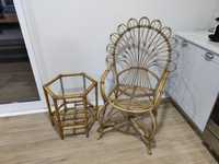Cadeira e mesinha antigas